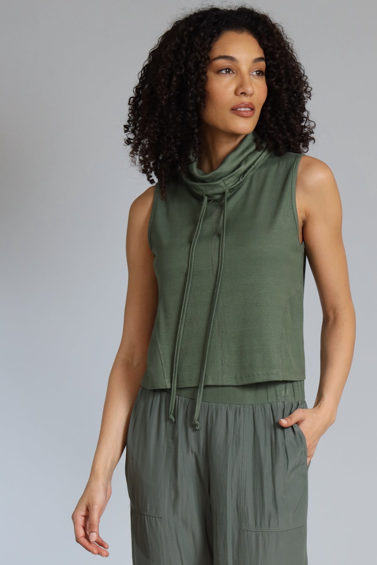 Sleeveless Rib Mock Neck Top