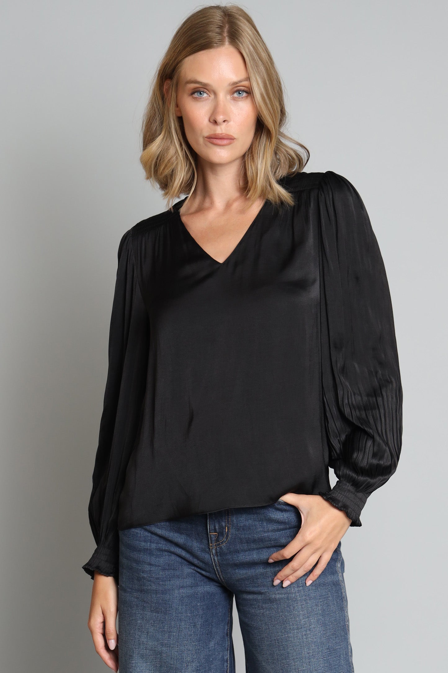 Pleated Sleeve V-nk Top