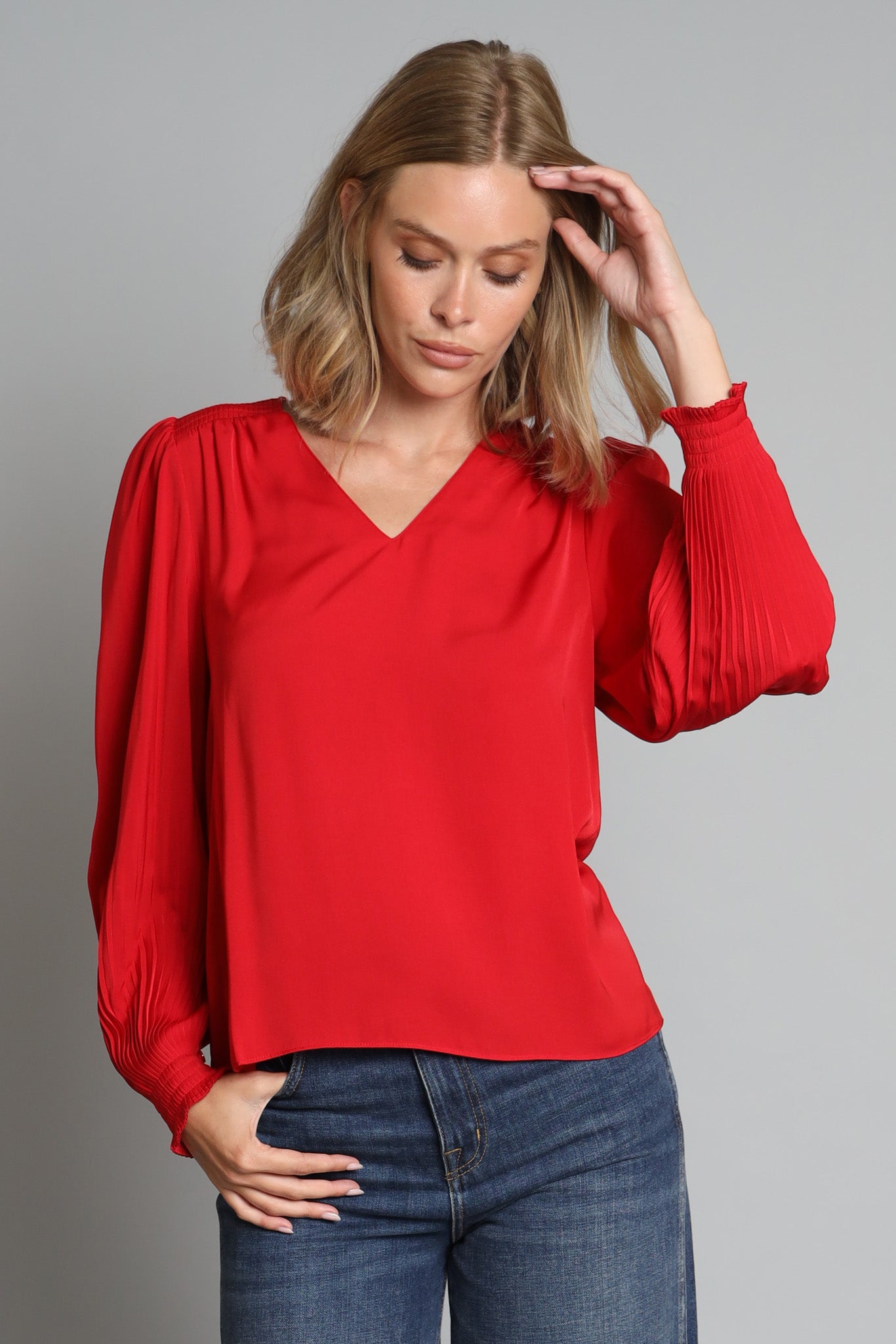Pleated Sleeve V-nk Top