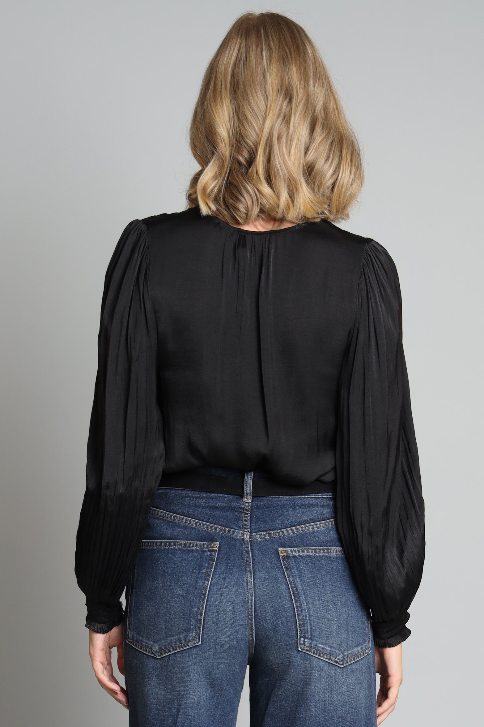 Pleated Sleeve V-nk Top